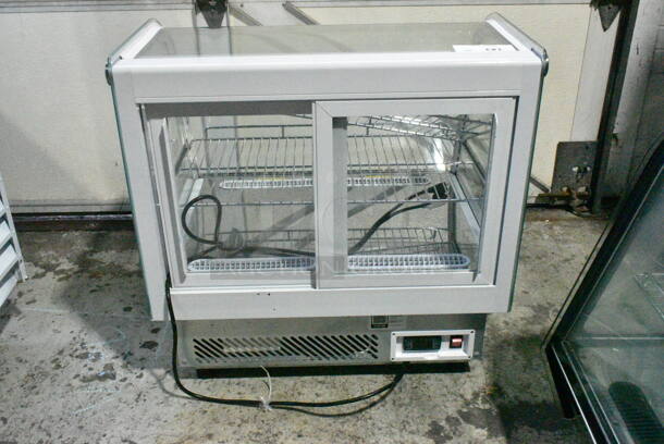 Avantco 360BCDI28W Metal Countertop Bakery Display Case Merchandiser. 110-120 Volts, 1 Phase. Tested and Working! - Image 4 of 7