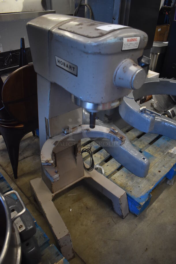 Hobart D-300 Metal Commercial Floor Style 30 Quart Planetary Dough Mixer. 208 Volts, 3 Phase. 22x29x46 - Image 4 of 7