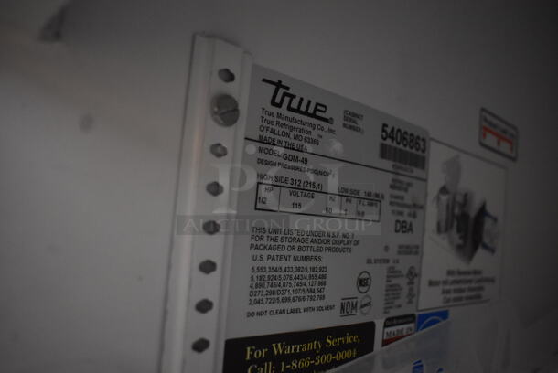 True GDM-49 Two Section Reach-In Floor Standing Glass Door Merchandiser Cooler In Black With Plastic Dividers. 115V, 1 Phase. Tested And Working - Image 6 of 6