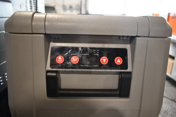 BRAND NEW SCRATCH AND DENT! Whynter FMC-350XP Metal Countertop 34 Quart Compact Portable Freezer Refrigerator. 115 Volts, 1 Phase. Tested and Working! - Image 4 of 7