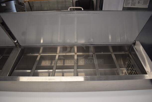 BRAND NEW SCRATCH AND DENT! Avantco SSPPT-3 93" 4 Drawer 1 Door Refrigerated Pizza Prep Table on Commercial Casters. 115 Volts 1 Phase. Tested and Working! - Image 4 of 10