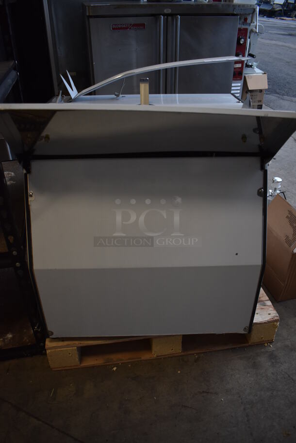 BRAND NEW SCRATCH AND DENT! Estella 348BSLICE58 Metal Commercial Countertop 5/8" Thickness Bread Slicer. 110 Volts, 1 Phase. 25x25x28. Tested and Working! - Image 8 of 10