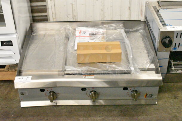 BRAND NEW SCRATCH AND DENT! Cooking Performance Group CPG 351GTCPG36NL Stainless Steel 36" Gas Countertop Griddle with Flame Failure Protection and Thermostatic Controls. 90,000 BTU. - Image 2 of 7