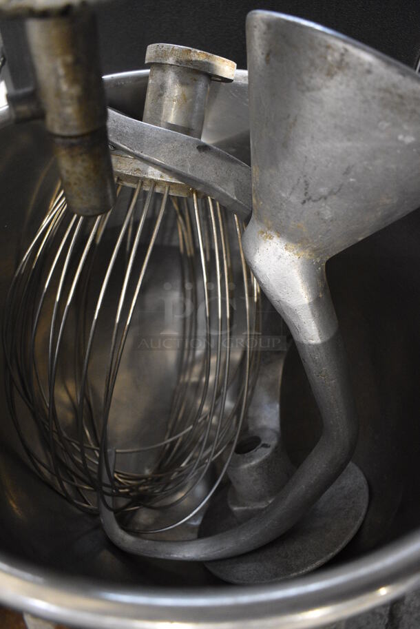 Hobart Model D-300 Metal Commercial Floor Style 30 Quart Planetary Mixer w/ Stainless Steel Mixing Bowl, Whisk and 2 Dough Hook Attachments. 208 Volts, 3 Phase. 21x27x45. Cannot Test Due To Cut Cord - Image 4 of 8