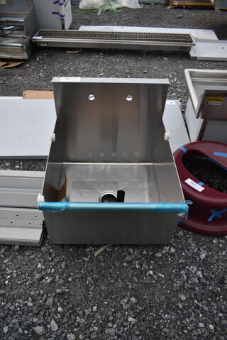 BRAND NEW SCRATCH AND DENT! Stainless Steel Commercial Single Bay Sink.