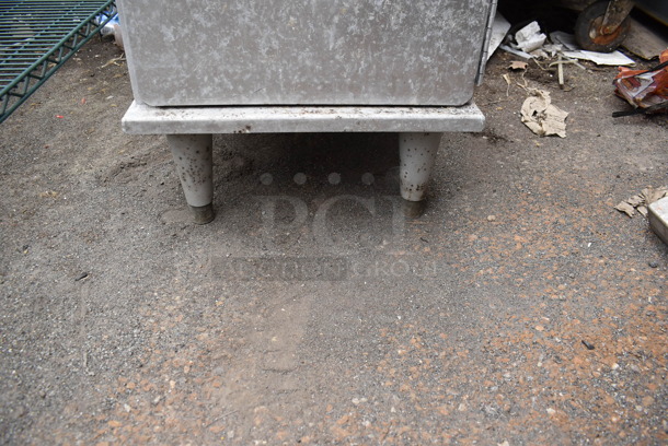 Lockwood Metal Enclosed Pan Rack.  - Image 5 of 5
