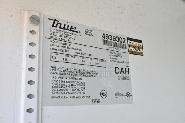 True GDM-33 Metal Commercial 2 Door Reach In Cooler Merchandiser. 115 Volts, 1 Phase.  - Image 5 of 6