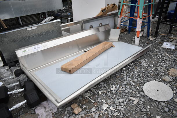 BRAND NEW SCRATCH AND DENT! Regency 600CDT60L 16 Gauge 5' Clean Dish Table - Left Drainboard - Image 3 of 6