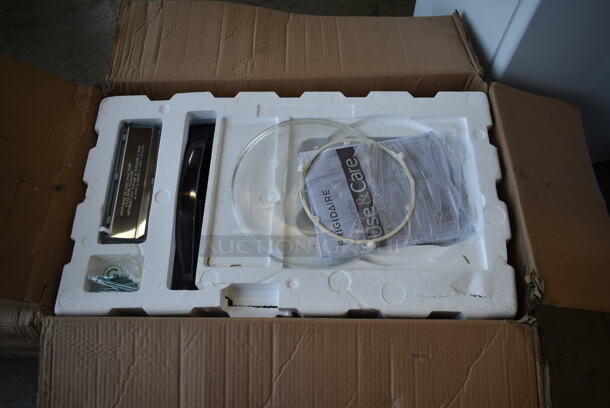 BRAND NEW SCRATCH AND DENT! Frigidaire FFMV1645TD Metal Microwave Oven.  - Image 2 of 5