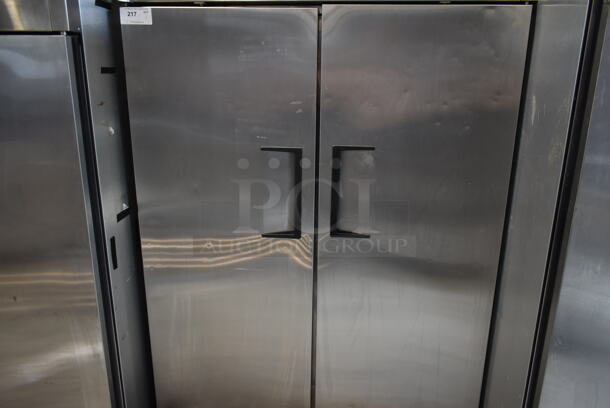 True TG2R-2S ENERGY STAR Stainless Steel Commercial 2 Door Reach In Cooler w/ Poly Coated Racks on Commercial Casters. 115 Volts, 1 Phase. Tested and Working! - Image 8 of 9