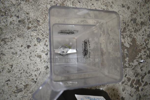 Blendtec ES3 Metal Commercial Countertop Blender w/ 2 Poly Pitchers and 1 Lid. 115 Volts, 1 Phase. Tested and Working! - Image 4 of 6