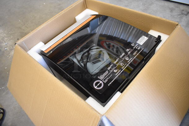 BRAND NEW SCRATCH AND DENT! Galaxy 177GVMC12 Stainless Steel Commercial Countertop Chamber Vacuum Packing Machine. 120 Volts, 1 Phase. Tested and Working! - Image 4 of 8