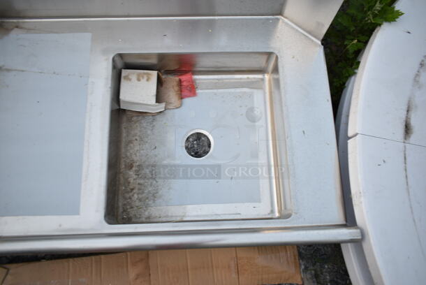BRAND NEW SCRATCH AND DENT! Regency 600DDT48L 16 Gauge 4' Soiled / Dirty Dish Table - Left Drainboard  - Image 3 of 6