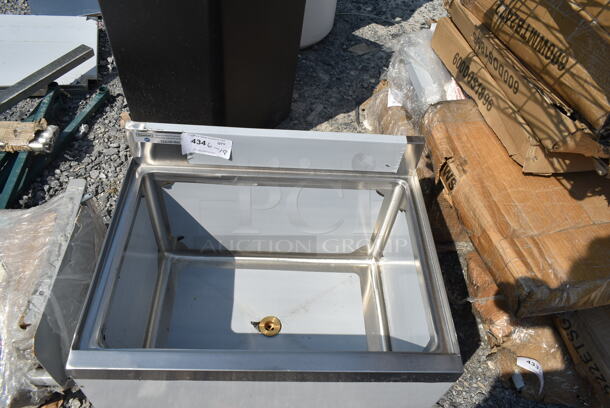 BRAND NEW SCRATCH AND DENT! Steelton 522UIB1824 18" x 24" Underbar Ice Bin with Bottle Holders - 77 lb. - Image 2 of 4