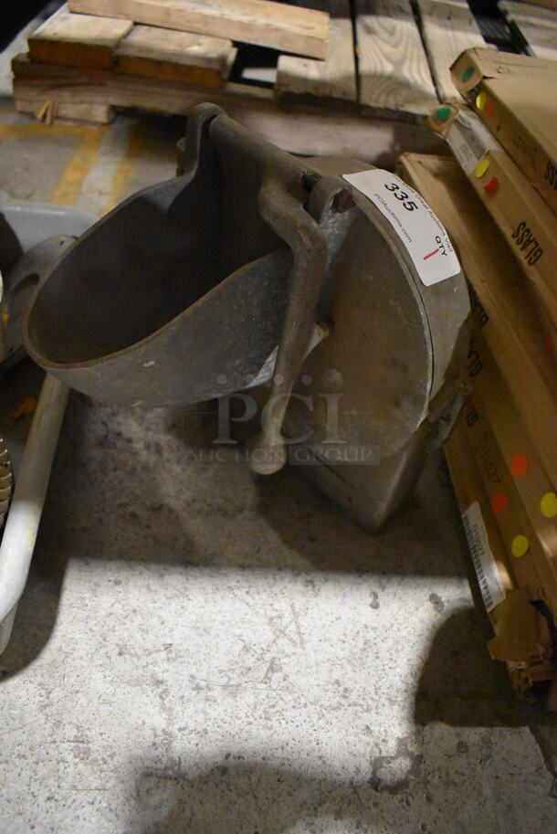 Metal Commercial Pelican Head. 13x15x15 - Image 1 of 2