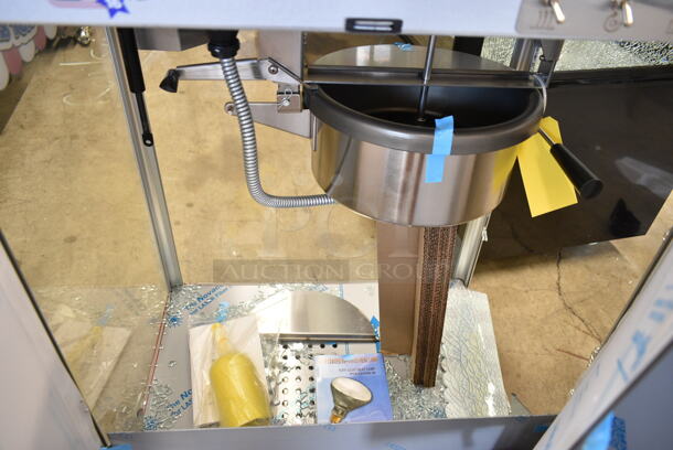 BRAND NEW SCRATCH AND DENT! Paragon TP-16 1116810 1116810 Classic Pop 16 oz. Popcorn Machine. See Pictures for Glass Damage. 120 Volts, 1 Phase. Cannot Test Due To Plug Style - Image 11 of 12