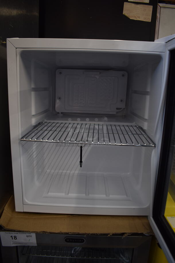 BRAND NEW! Whynter BR-062WS Commercial Stainless Steel Countertop Beverage Cooler With Steel Rack. 115V. Tested And Working!  - Image 2 of 5