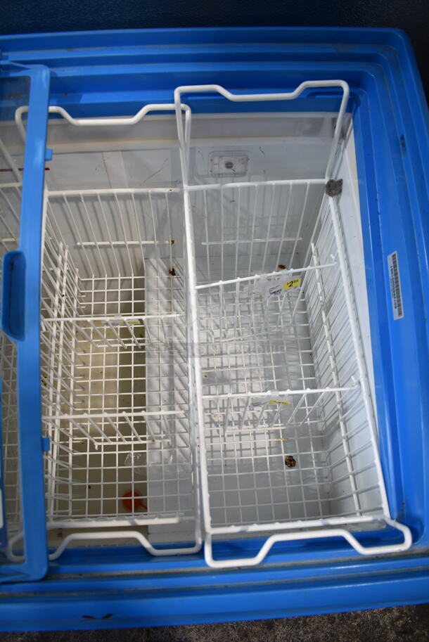 AHT RIO S 100 Metal Commercial Novelty Ice Cream Freezer Merchandiser on Commercial Casters. 115 Volts, 1 Phase. Tested and Working! - Image 3 of 5