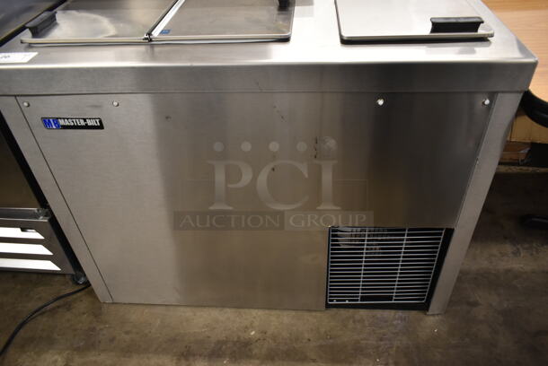 Master-Bilt FLR-60 SE Stainless Steel Commercial Freezer w/ 2 Center Hinge Lids and Topping Rail. 115 Volts, 1 Phase. Tested and Working! - Image 3 of 6