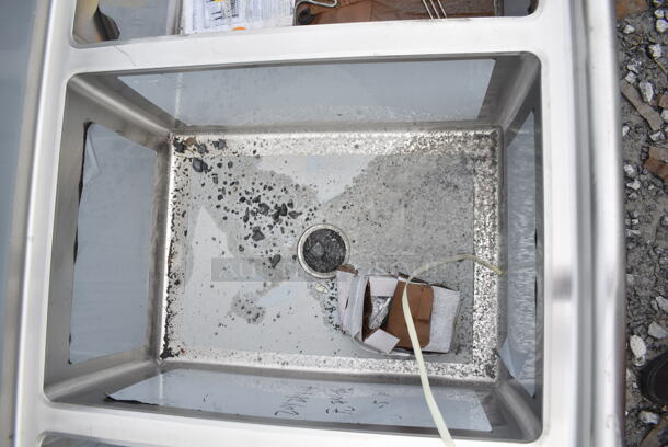 BRAND NEW SCRATCH AND DENT! Regency 600S32028224  115" 16-Gauge Stainless Steel Three Compartment Commercial Sink with 2 Drainboards - 20" x 28" x 14" Bowls - Image 6 of 10