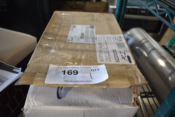 Box of 4 BRAND NEW SCRATCH AND DENT! Vollrath 20200 Super Pan V® 1/2 Size Stainless Steel Steam Table / Hotel Pan False Bottom - Image 2 of 3