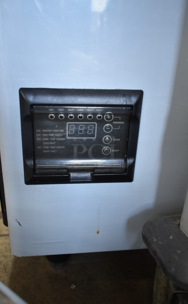 BRAND NEW SCRATCH AND DENT! Avantco 194UCB77A Stainless Steel Commercial Undercounter Self Contained Bullet Ice Machine - 96 lb. 115 Volts, 1 Phase.  - Image 6 of 7