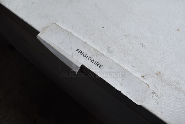 Frigidaire Metal Chest Freezer. 115 Volts, 1 Phase. Tested and Does Not Power On - Image 3 of 5