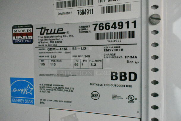 True GDM-41SL-54-LD Metal Commercial 2  Door Reach In Cooler Merchandiser w/ Poly Coated Racks. 115 Volts, 1 Phase. Tested and Does Not Power On - Image 5 of 5