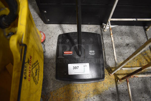Rubbermaid 4213 Black Dual Action Sweeper. 10x12x44 - Image 2 of 2