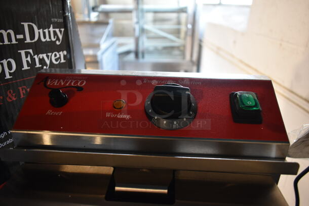 BRAND NEW SCRATCH AND DENT! 2023 Avantco 177F200 Stainless Steel Commercial 15 lb. Medium-Duty Electric Countertop Fryer w/ Metal Fry Basket and Lid. 208/240 Volts, 1 Phase.  - Image 4 of 8