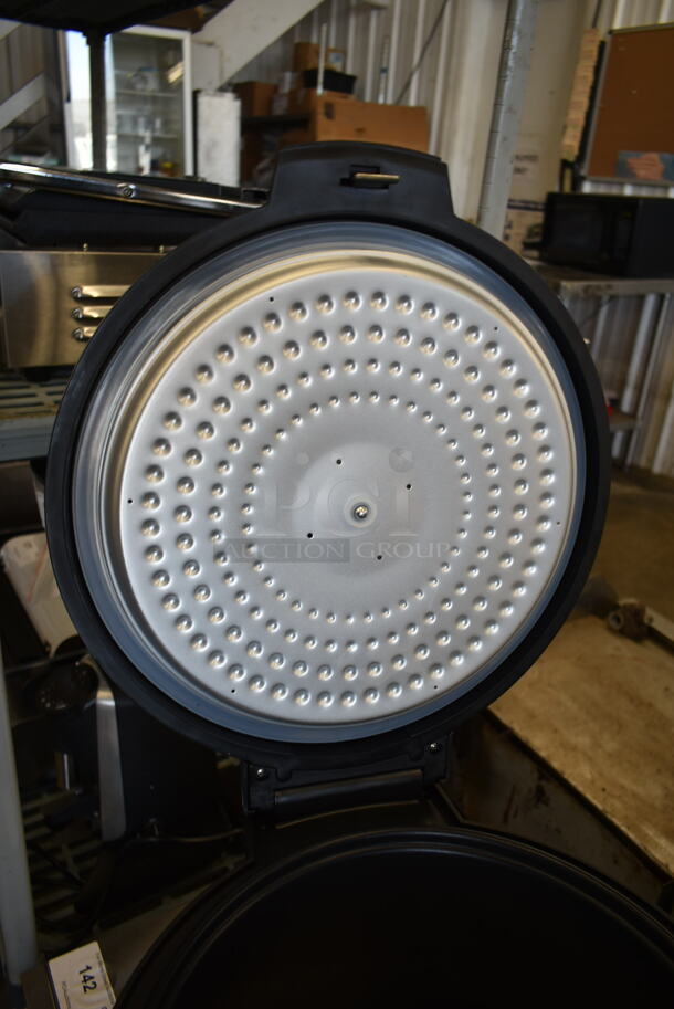 BRAND NEW SCRATCH AND DENT! 2023 Avantco 177RW90 Stainless Steel Commercial Countertop Electric Powered Rice Cooker. 120 Volts, 1 Phase. Tested and Working! - Image 6 of 8
