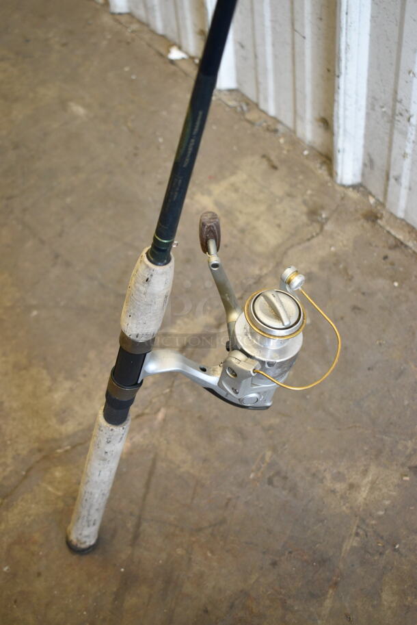 St Croix TIDEMASTER TIS66MHF Fast Action Graphite Fishing Rod w/ Summit Pflueger PSM 40F Reel.  - Image 2 of 12