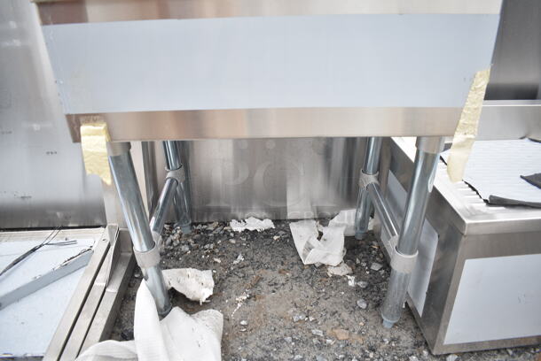 BRAND NEW SCRATCH AND DENT! Regency 600DBU2124 Stainless Steel Underbar Drainboard - 24" x 21" - Image 4 of 5