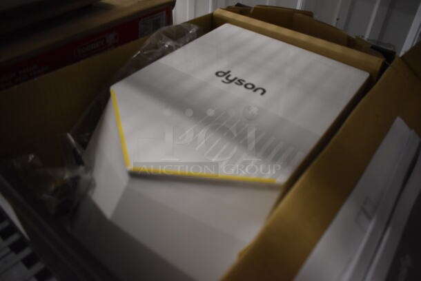 BRAND NEW IN BOX! Dyson HU02 Airblade V 307173-01 White ADA Compliant Hand Dryer. 120 Volts, 1 Phase. 9x15x5. Tested and Working! - Image 3 of 7