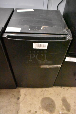 Galanz GL35BK Metal Mini Cooler. 115 Volts, 1 Phase. Tested and Working!