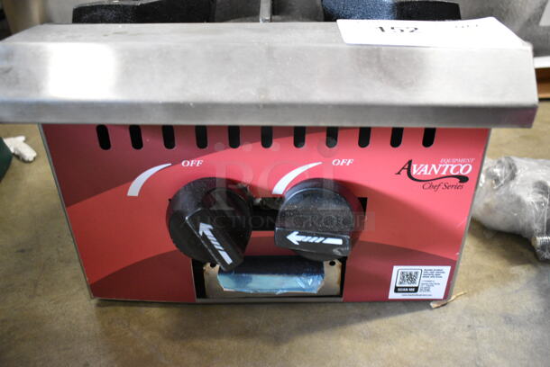 BRAND NEW SCRATCH AND DENT! Avantco 177CAGR212 Stainless Steel Commercial Countertop Natural Gas Powered 2 Burner Range. 50,000 BTU.  - Image 4 of 6