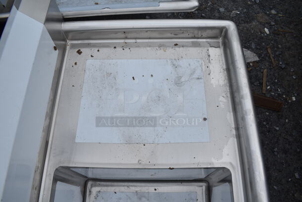 BRAND NEW SCRATCH AND DENT! Steelton 522CS31818LR 90" 18-Gauge Stainless Steel Three Compartment Commercial Sink with 2 Drainboards - 18" x 18" x 12" Bowls - Image 4 of 10