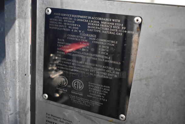 2018 Avantco FF300-N Stainless Steel Commercial Floor Style Natural Gas Powered Deep Fat Fryer w/ 2 Metal Fry Baskets and Side Splash Guard. 90,000 BTU. - Image 6 of 6