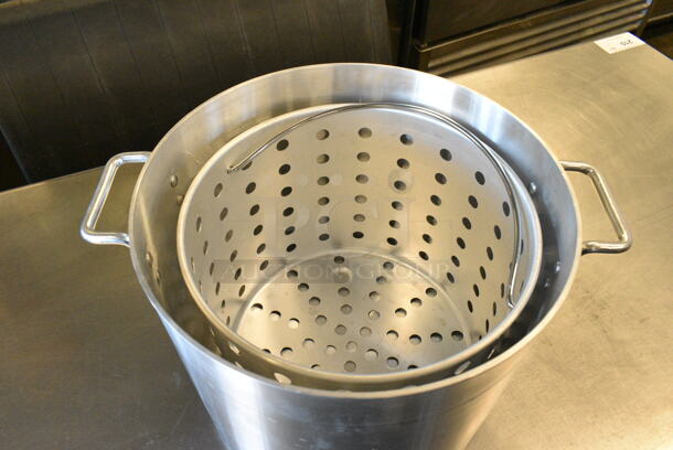 BRAND NEW SCRATCH AND DENT! Choice 471SP32QT Choice 32 Qt. Standard Weight Aluminum Stock Pot w/ Steamer Insert. - Image 2 of 5