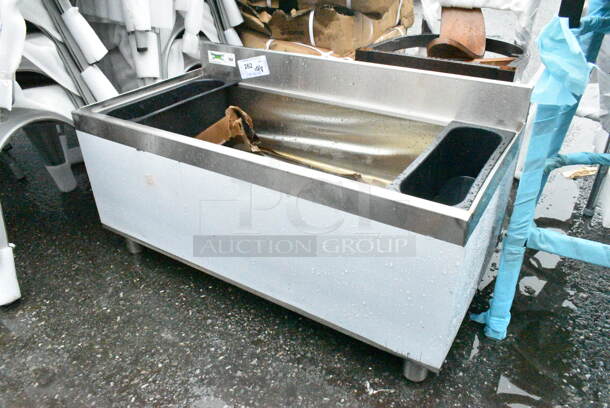 BRAND NEW SCRATCH AND DENT! Regency 600IB1836CP Stainless Steel Commercial 18" x 36" Underbar Ice Bin with 7 Circuit Post-Mix Cold Plate and Bottle Holders - 79 lb. - Image 3 of 8