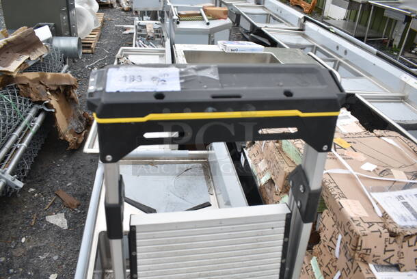 BRAND NEW SCRATCH AND DENT! Gorilla Ladders GLA-4XT-3 4.5' Aluminum Ladder - Image 4 of 5