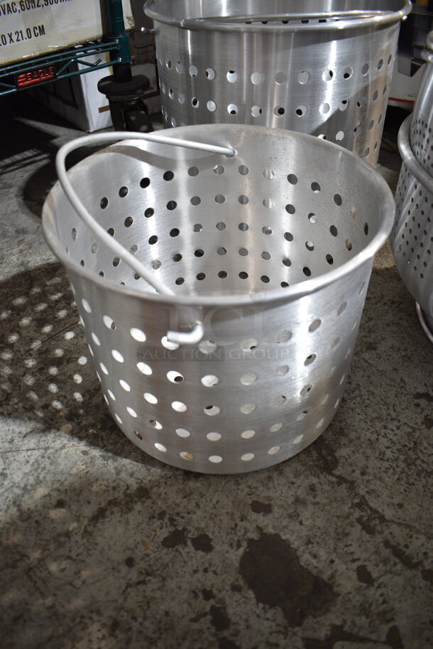 7 BRAND NEW! Metal Items; 5 Colanders and 2 Steam Inserts. 7 Times Your Bid! - Image 3 of 11