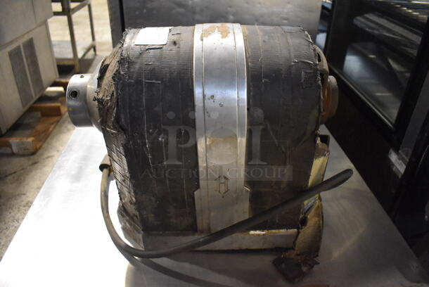 Hobart 4722 Metal Commercial Countertop Power Hub. 115 Volts, 1 Phase. 11x19x17. Tested and Does Not Power On - Image 5 of 5