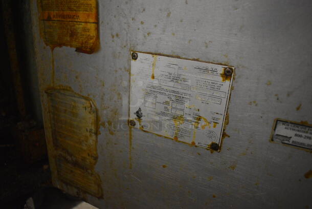 Pitco Frialator Model 14RS Stainless Steel Commercial Floor Style Natural Gas Powered Deep Fat Fryer w/ Right Side Splash Guard and Basket on Commercial Casters. 16x31.5x47 - Image 6 of 7