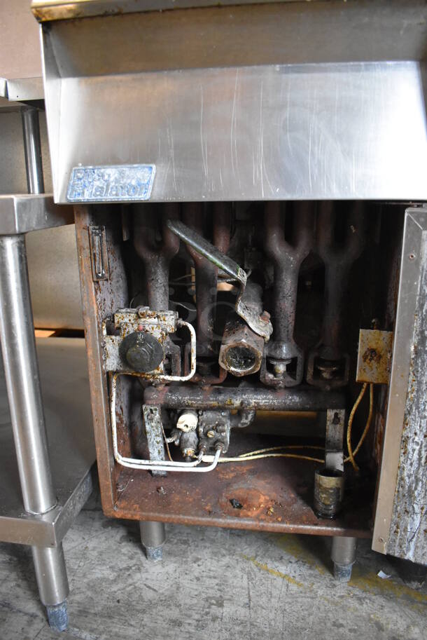 Pitco Frialator Stainless Steel Commercial Propane Gas Powered Deep Fat Fryer w/ 2 Metal Fry Baskets. - Image 5 of 5