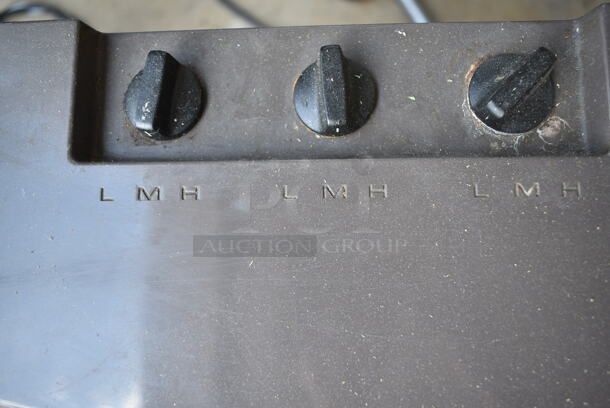 Hamilton Beach Stainless Steel Commercial Countertop 3 Head Drink Mixer w/ 2 Stainless Steel Mixing Cups. Tested and Working! - Image 5 of 6