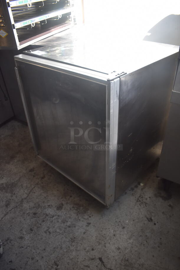 Silver King SKTTR7F Commercial Stainless Steel Cooler With Glass Door And Polycoated Shelf. 115V Tested and Working! - Image 3 of 6