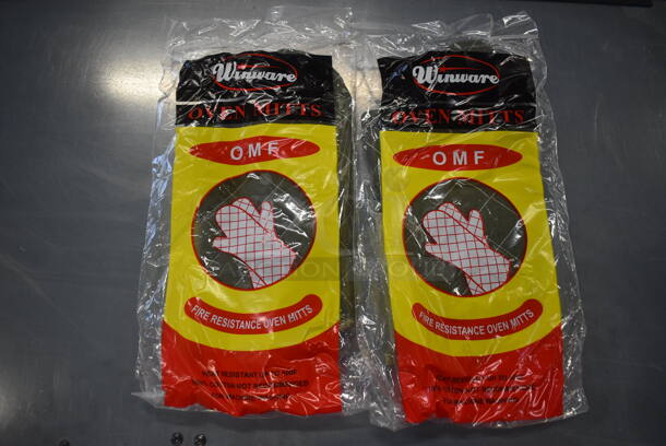 2 BRAND NEW! Winware Oven Mitts. 13x6.5x1. 2 Times Your Bid! - Image 1 of 3