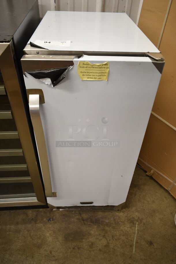 BRAND NEW SCRATCH AND DENT! Whynter BOR-326FS Stainless Steel Mini Single Door Outdoor Cooler. 3.2 cu. ft. 115 Volts, 1 Phase. Tested and Working! - Image 2 of 6