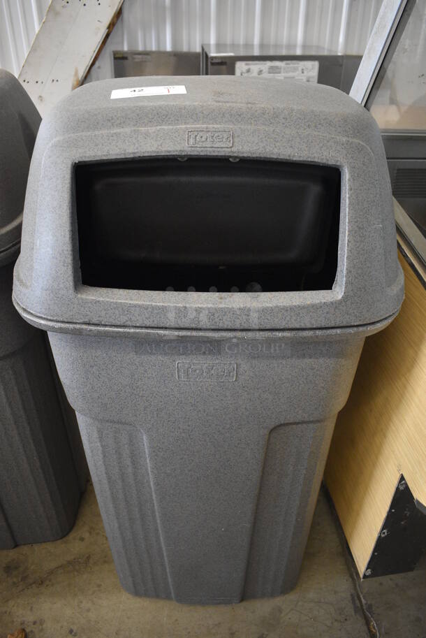 Toter Gray Poly Trash Can Shell w/ Lid. 25x25x43